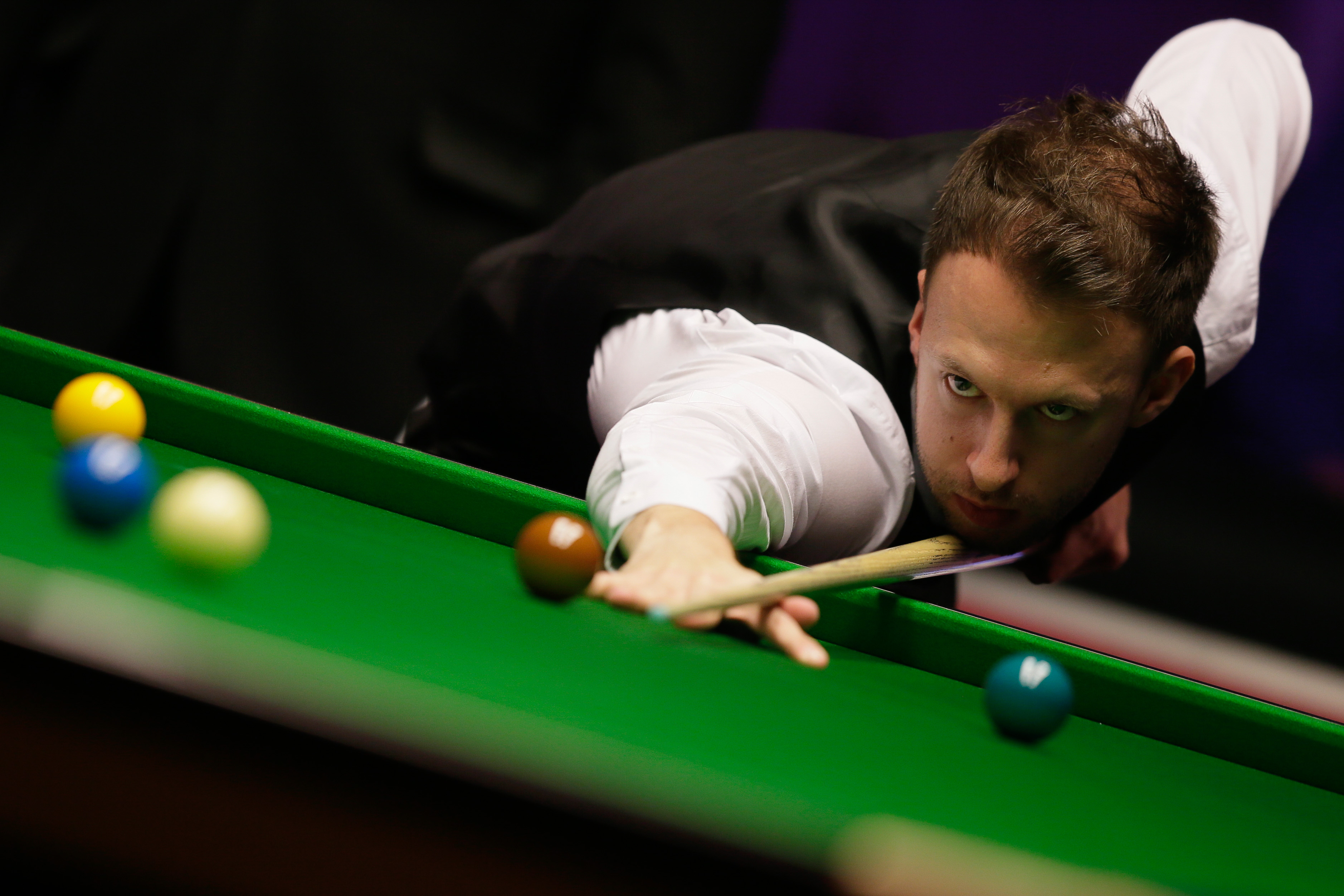 霍伊伦则以 霍伊伦则以